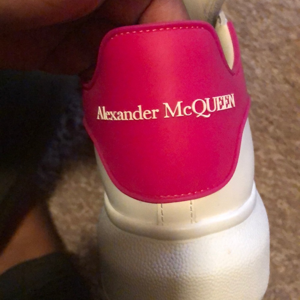 Alexander McQueens oversized shoes